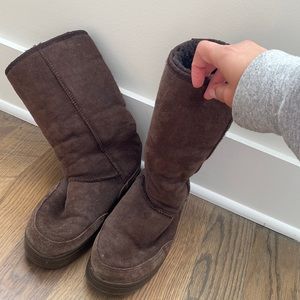 UGGs size 8, dark brown!